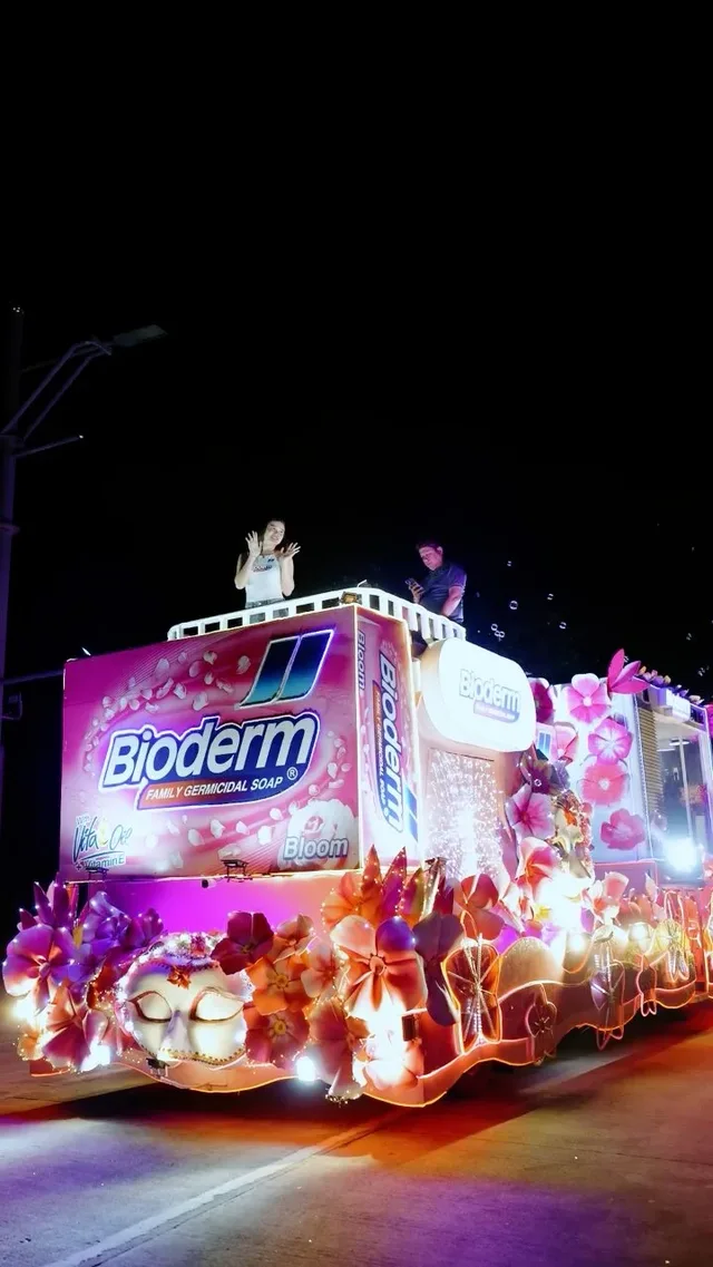 Still not over this parade energy! 🎭🌸🔥