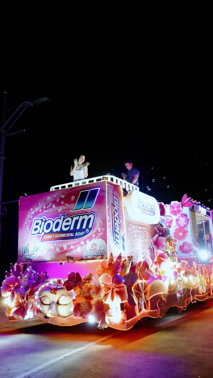 Still not over this parade energy! 🎭🌸🔥